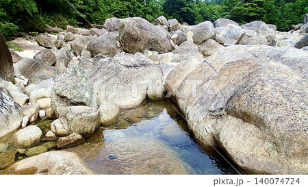 屋久島の旧安房森林軌道が残す清流 140074724