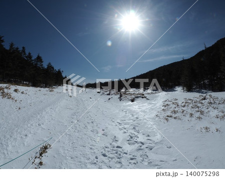 3月下旬の縞枯山・茶臼山(長野県茅野市・佐久穂町) 3月下旬の縞枯山・茶臼山(長野県茅野市・佐久穂町) 140075298