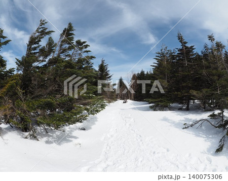 3月下旬の縞枯山・茶臼山(長野県茅野市・佐久穂町) 3月下旬の縞枯山・茶臼山(長野県茅野市・佐久穂町) 140075306