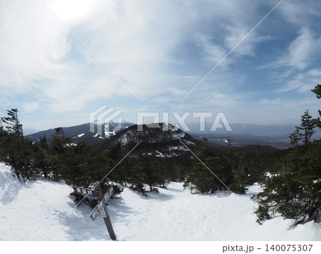 3月下旬の縞枯山・茶臼山(長野県茅野市・佐久穂町) 3月下旬の縞枯山・茶臼山(長野県茅野市・佐久穂町) 140075307