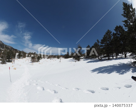 3月下旬の縞枯山・茶臼山(長野県茅野市・佐久穂町) 3月下旬の縞枯山・茶臼山(長野県茅野市・佐久穂町) 140075337