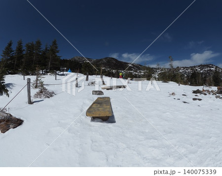 3月下旬の縞枯山・茶臼山(長野県茅野市・佐久穂町) 3月下旬の縞枯山・茶臼山(長野県茅野市・佐久穂町) 140075339