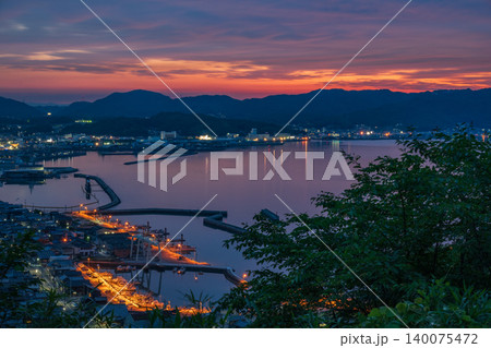 日本の岡山県倉敷市の鷲羽山から見たとても美しい夜景 日本の岡山県倉敷市の鷲羽山から見たとても美しい夜景 140075472