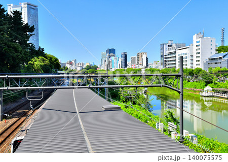 JR飯田橋駅付近より市ヶ谷方面を望む(東京都千代田区、新宿区)【2026.5】 140075575