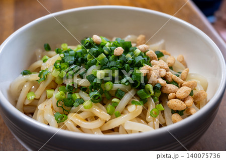 日本の香川県で食べたとても美味しい讃岐うどん 140075736