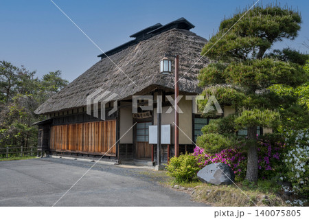 花と泉の公園に佇む花拓里の館 140075805
