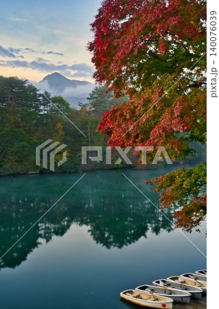 秋の裏磐梯五色沼湖沼群/福島県 秋の裏磐梯五色沼湖沼群/福島県 140076039