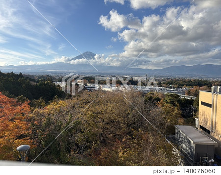 浮かんで見える富士山 浮かんで見える富士山 140076060
