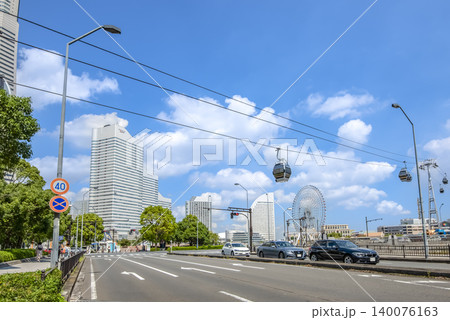 横浜みなとみらいの都市風景 ロープウェイと桜木町駅前 140076163