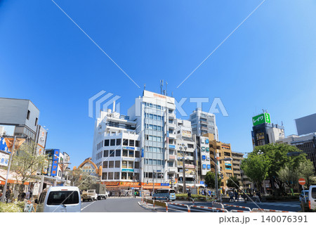 東京・高円寺 高円寺駅北口の駅前風景 東京・高円寺 高円寺駅北口の駅前風景 140076391