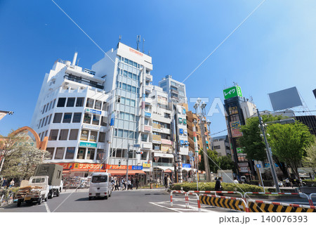 東京・高円寺 高円寺駅北口の駅前風景 東京・高円寺 高円寺駅北口の駅前風景 140076393