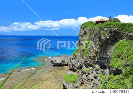 【沖縄県】さばおき園地と宮古ブルーの東シナ海(伊良部島 宮古島) 【沖縄県】さばおき園地と宮古ブルーの東シナ海(伊良部島 宮古島) 140076522