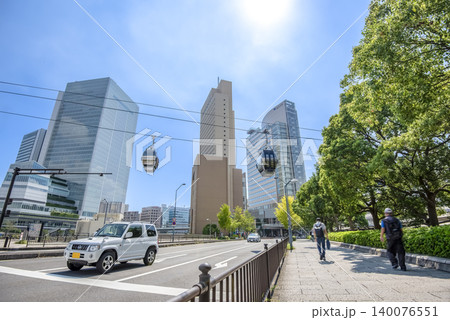 横浜みなとみらいの都市風景 ロープウェイと桜木町駅前 横浜みなとみらいの都市風景 ロープウェイと桜木町駅前 140076551