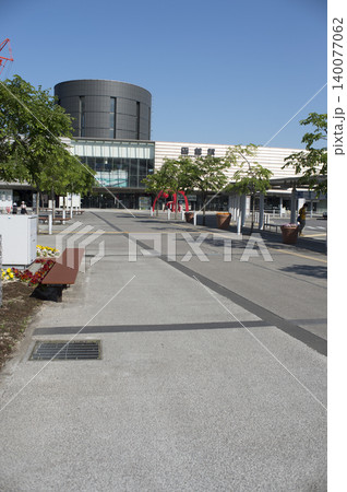 青空を背景にした函館駅 青空を背景にした函館駅 140077062