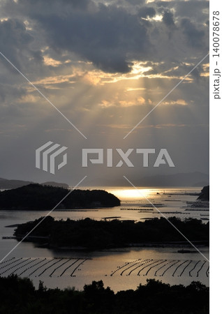 九月、志摩の桐垣展望台から見える英虞湾の島々 140078678