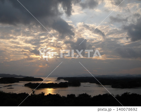 九月、志摩の桐垣展望台から見える英虞湾の島々 九月、志摩の桐垣展望台から見える英虞湾の島々 140078692