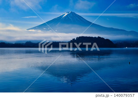 秋の河口湖と富士山 秋の河口湖と富士山 140079357