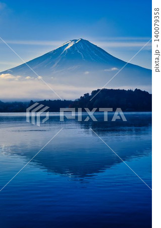 秋の河口湖と富士山 秋の河口湖と富士山 140079358