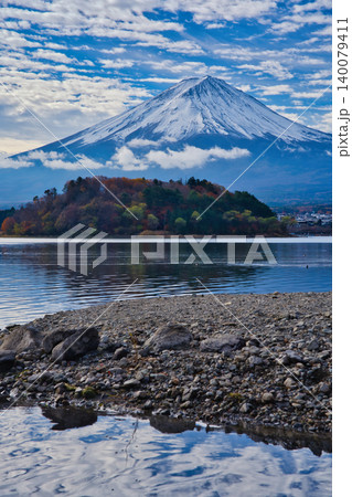秋の河口湖と富士山 秋の河口湖と富士山 140079411