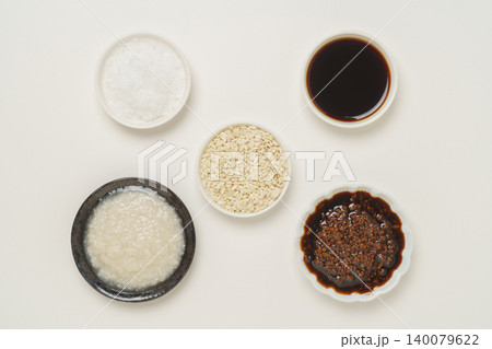 塩麹と醤油麹と材料(塩・しょう油・米麹) 140079622