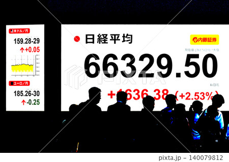 日本の東京都市景観6万6000円台・6万6329円50銭株価/終値で史上最高値を更新＝29日 140079812
