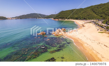 透き通る若狭湾の海でSUPを満喫する絶景ドローン空撮(福井県美浜町) 透き通る若狭湾の海でSUPを満喫する絶景ドローン空撮(福井県美浜町) 140079978