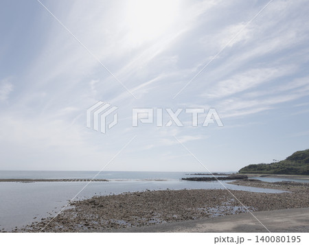 美しい五月晴れの海岸の風景 美しい五月晴れの海岸の風景 140080195