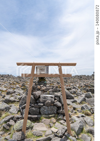 蓼科山の山頂にある蓼科神社奥宮 蓼科山の山頂にある蓼科神社奥宮 140080872
