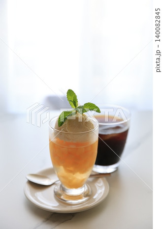アイスコーヒーとゼリーアイスクリームのせ アイスコーヒーとゼリーアイスクリームのせ 140082845