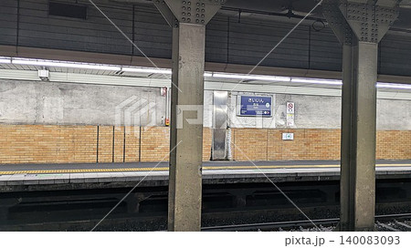 阪急京都本線の西院駅 阪急京都本線の西院駅 140083093