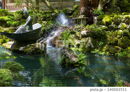 福井県、永平寺前の池の風景 140083551
