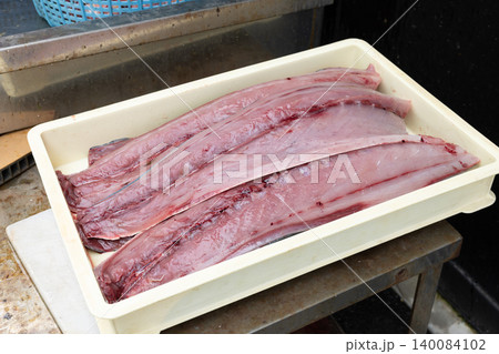 新鮮なブリの切り身 新鮮なブリの切り身 140084102