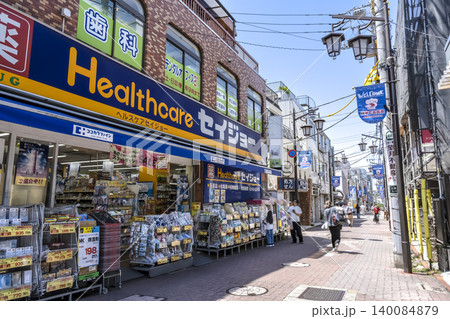 東京都大田区の都市風景 長原駅前商店街 東京都大田区の都市風景 長原駅前商店街 140084879