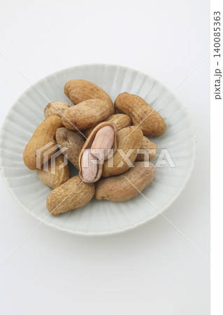 茹で落花生 縦位置俯瞰 茹で落花生 縦位置俯瞰 140085363