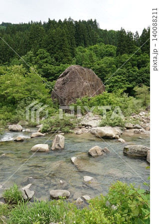 百万貫の岩 百万貫の岩 140088211