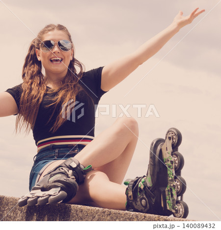 Fit girl with roller skates outdoor Fit girl with roller skates outdoor 140089432