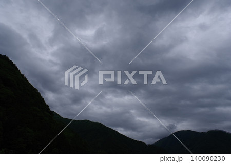曇空【梅雨空・梅雨イメージ】 曇空【梅雨空・梅雨イメージ】 140090230