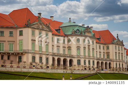 Royal Castle in Warsaw Viewed from Gardens Royal Castle in Warsaw Viewed from Gardens 140091135