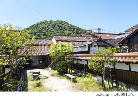 打吹山と赤瓦の街並み 倉吉市白壁土蔵 打吹山と赤瓦の街並み 倉吉市白壁土蔵 140091370