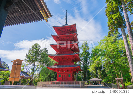 【身延山】新緑と五重塔【久遠寺】 【身延山】新緑と五重塔【久遠寺】 140091553