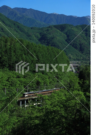 新緑あふれる初夏の木曽路を駆け抜ける中央西線383系特急「しなの」号_2026/5/30撮影 140092010