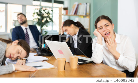Group of colleagues feeling tired during a long workday 140092342