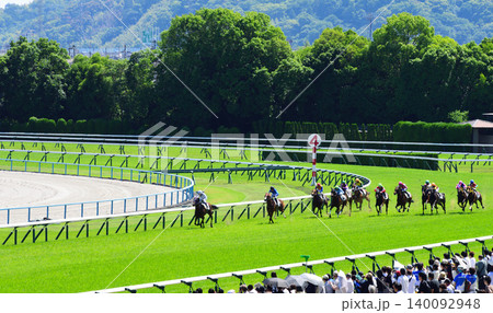 京都競馬場直線とゴール前 140092948