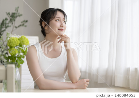 アラサーの女性　ビューティーイメージポートレート 140094053