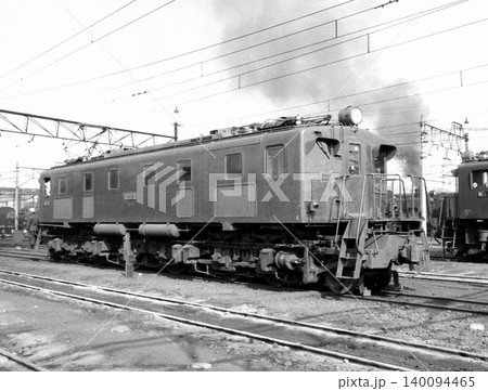 機関区で待機するEF12型電気機関車 140094465