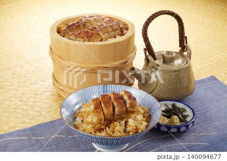 日本の夏のスタミナ料理_鰻丼 140094677