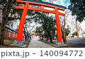 東京、新宿・花園神社 都会の喧騒の中の静寂 140094772
