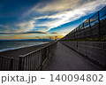 夕暮れの湘南海岸のサイクリングロード(辻堂~茅ヶ崎辺り) 夕暮れの湘南海岸のサイクリングロード(辻堂~茅ヶ崎辺り) 140094802