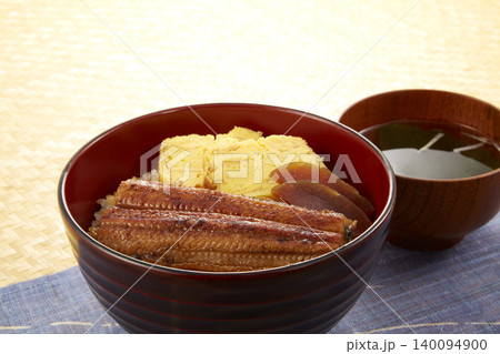 日本の夏のスタミナ料理_鰻丼 日本の夏のスタミナ料理_鰻丼 140094900