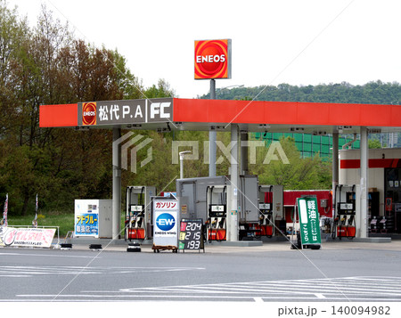 サービスエリアのガソリンスタンド サービスエリアのガソリンスタンド 140094982
